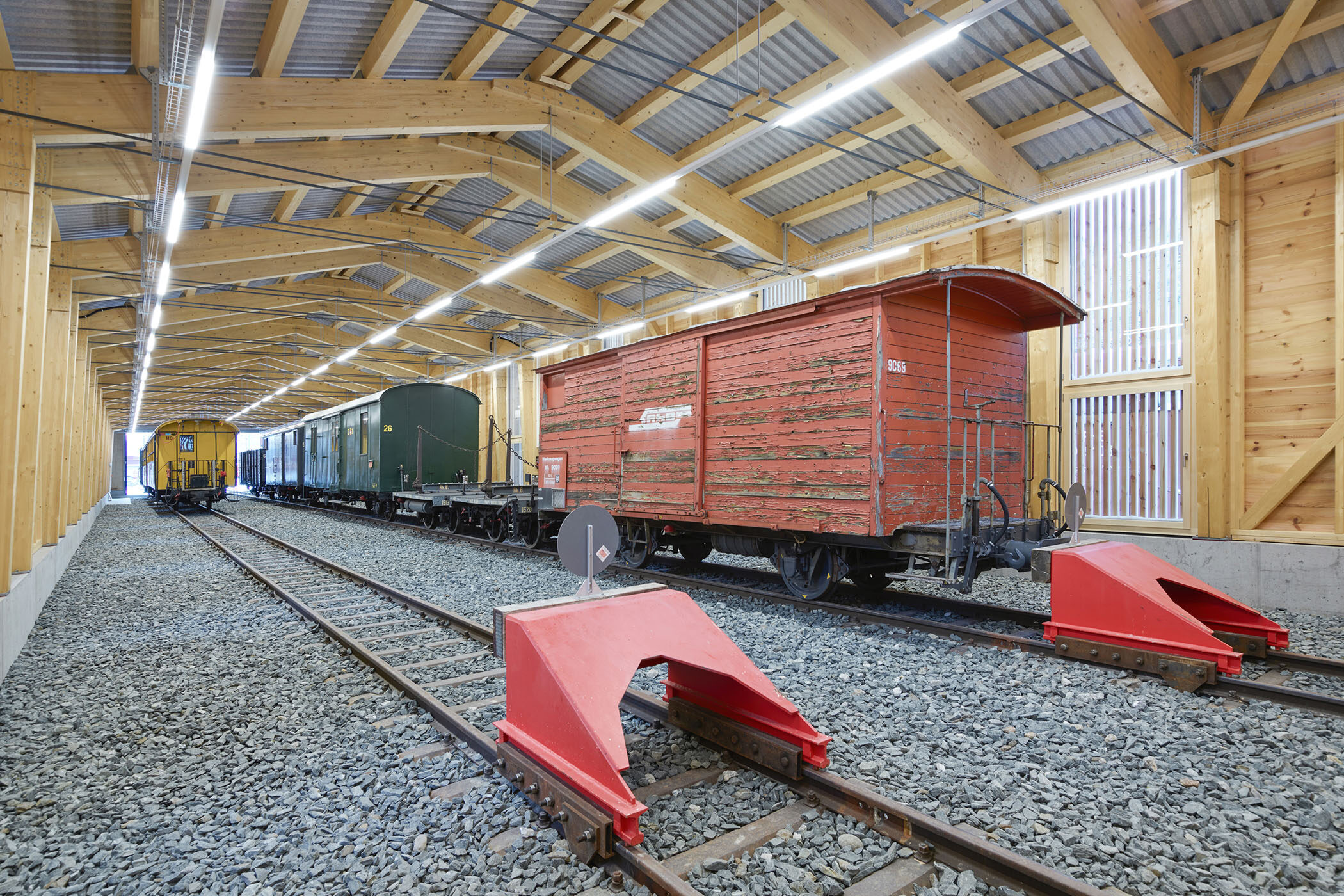 Einstellhalle für historische Bahnwagen | Samedan
